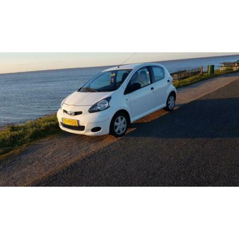 Toyota Aygo 1.0 12V Vvt-i 5DRS 2011 Wit