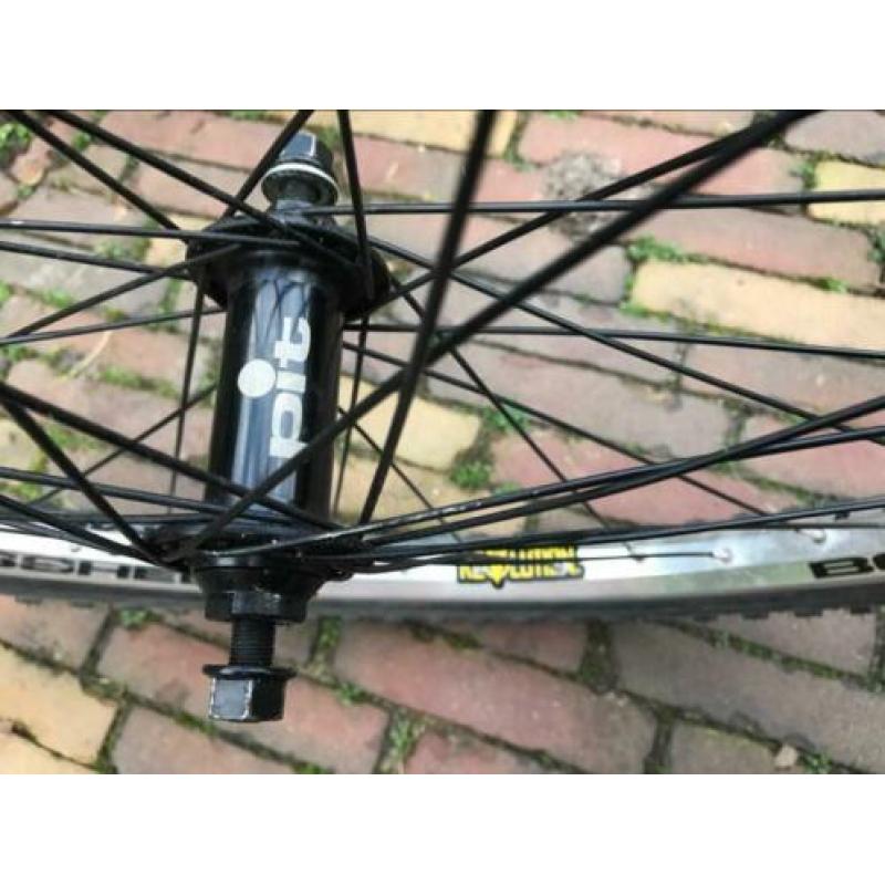 Bombshell BMX cruiser wielen wielset Tioga Comp 3 banden 24"