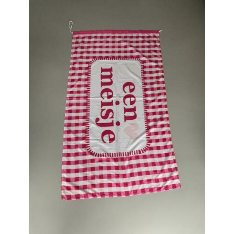 Geboorte vlag meisje en roze strik voor aan de voordeur