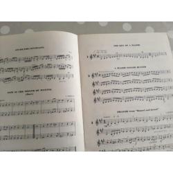 Alfred's music - Learn to play the French horn ! Book 2