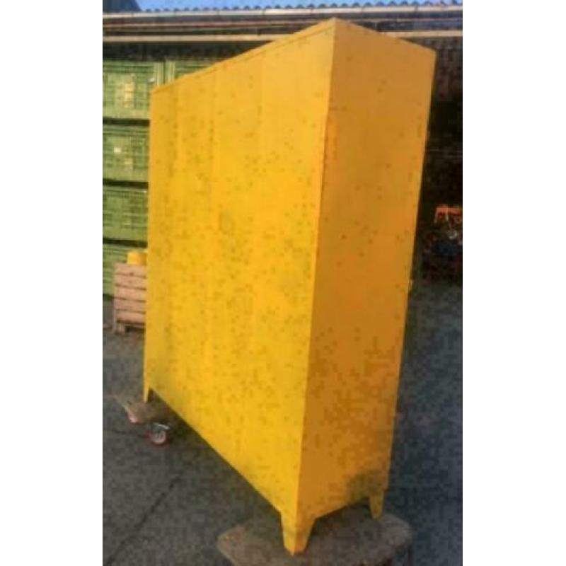 lockerkast / kast metalen / industrieel / oude kast /gepimpt