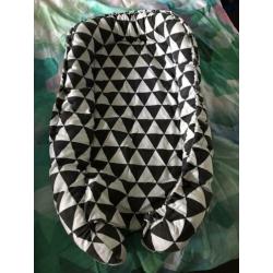 Hip baby-nestje! Zwart wit