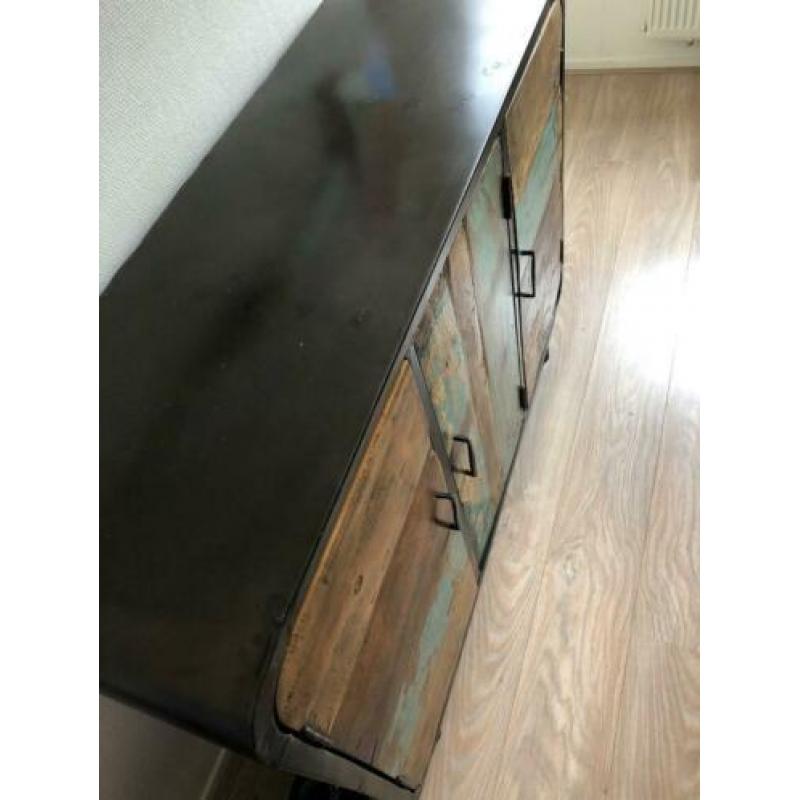 Vintage, industrieel dressoir