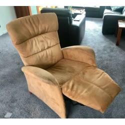 Twee relax fauteuils large en medium