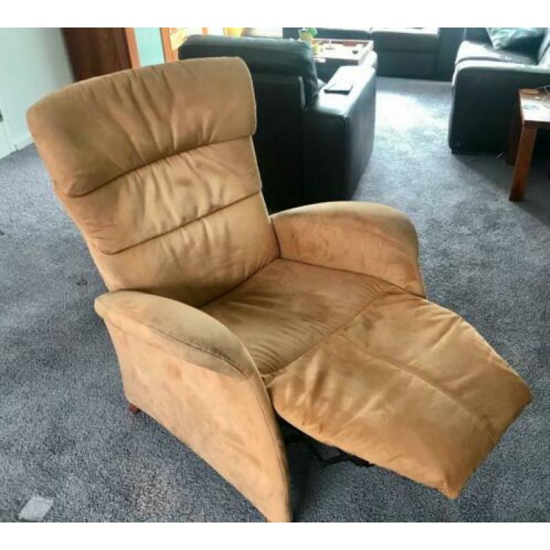 Twee relax fauteuils large en medium