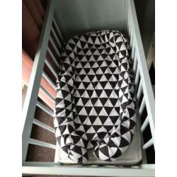 Hip baby-nestje! Zwart wit