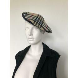 Baret met burberry print