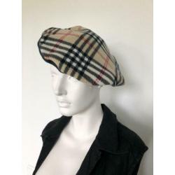 Baret met burberry print