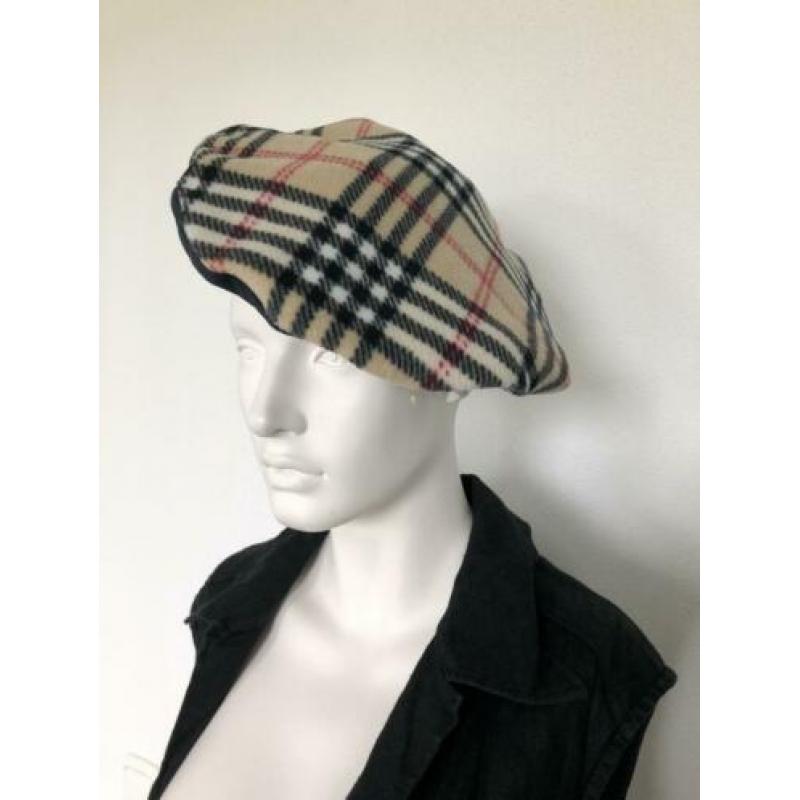 Baret met burberry print