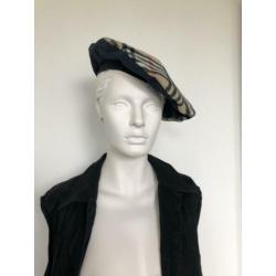 Baret met burberry print