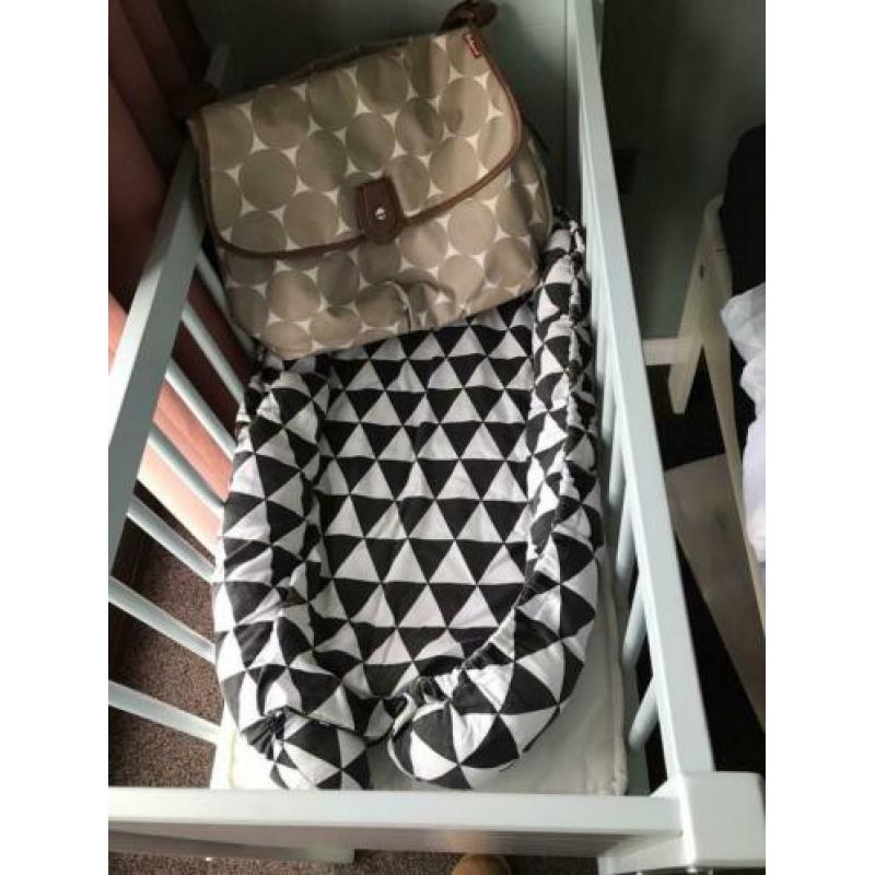 Hip baby-nestje! Zwart wit