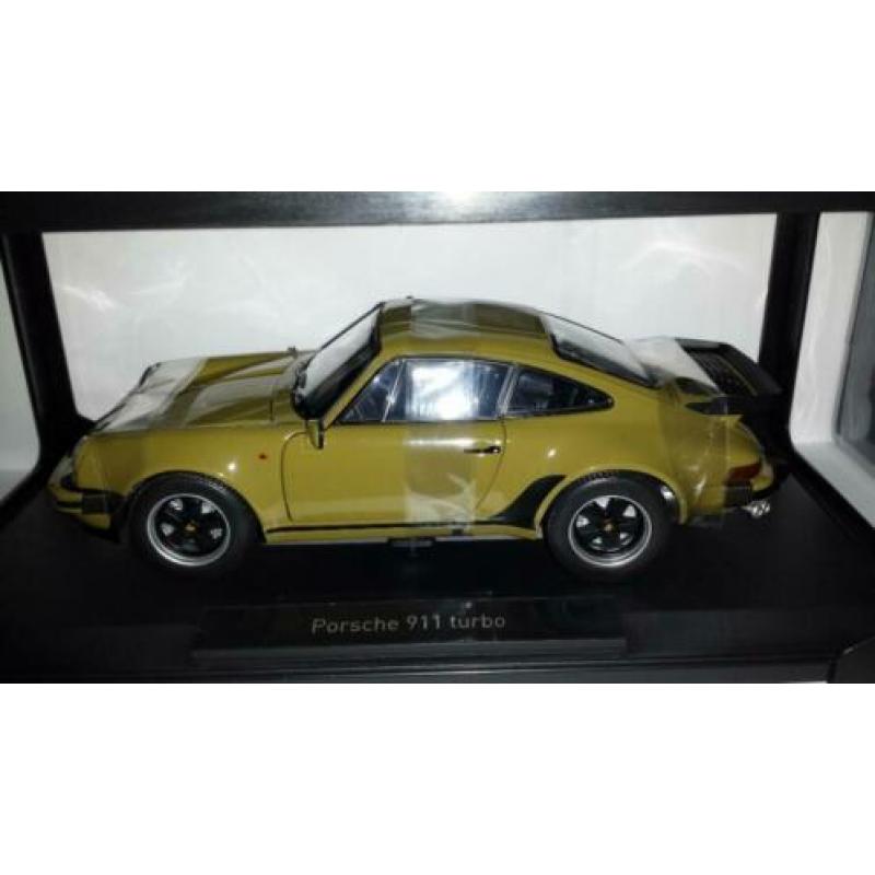 Norev 1:18 Porsche 911 Turbo 3.3L 1977 olijfgroen nieuw