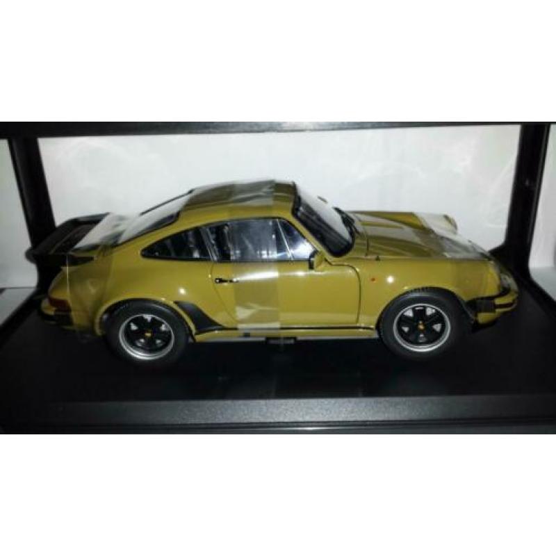 Norev 1:18 Porsche 911 Turbo 3.3L 1977 olijfgroen nieuw