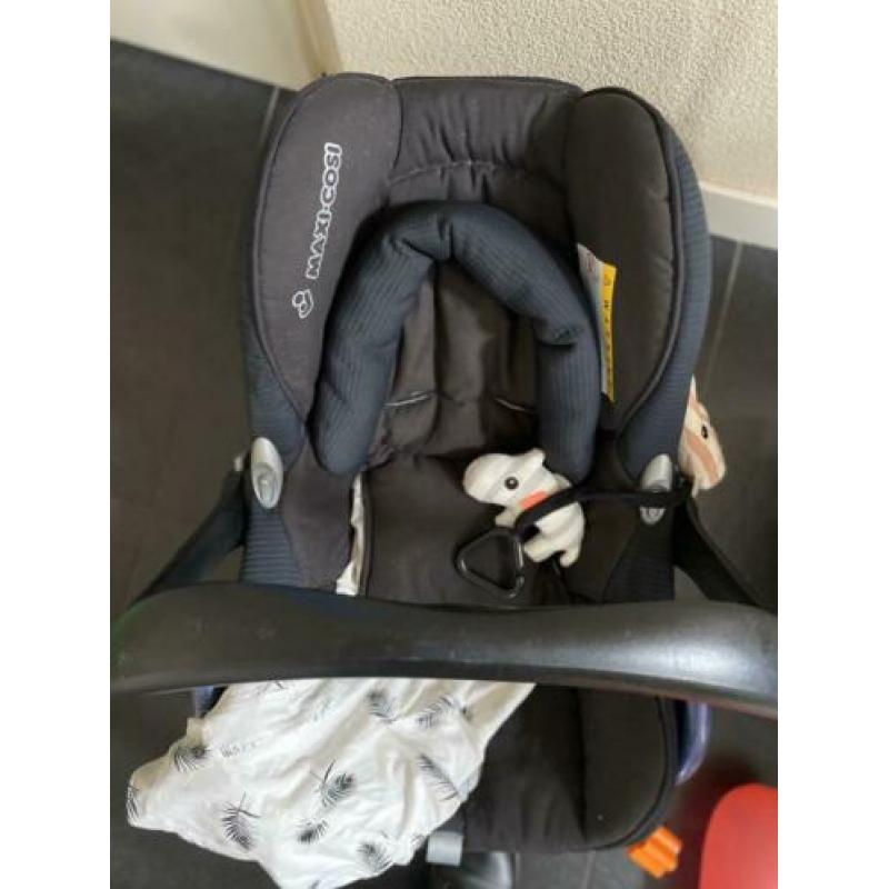 Maxi cosi cabriofix inclusief verkleiner en voetenzak