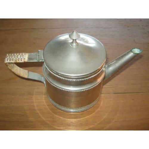 Oud nikkelen theepot