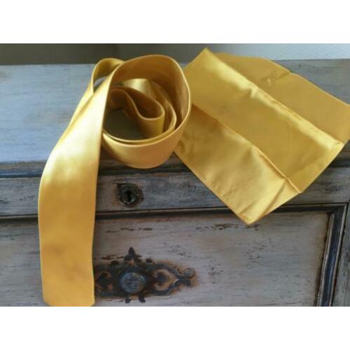 Warme geel tint stropdas lange maat met pochet