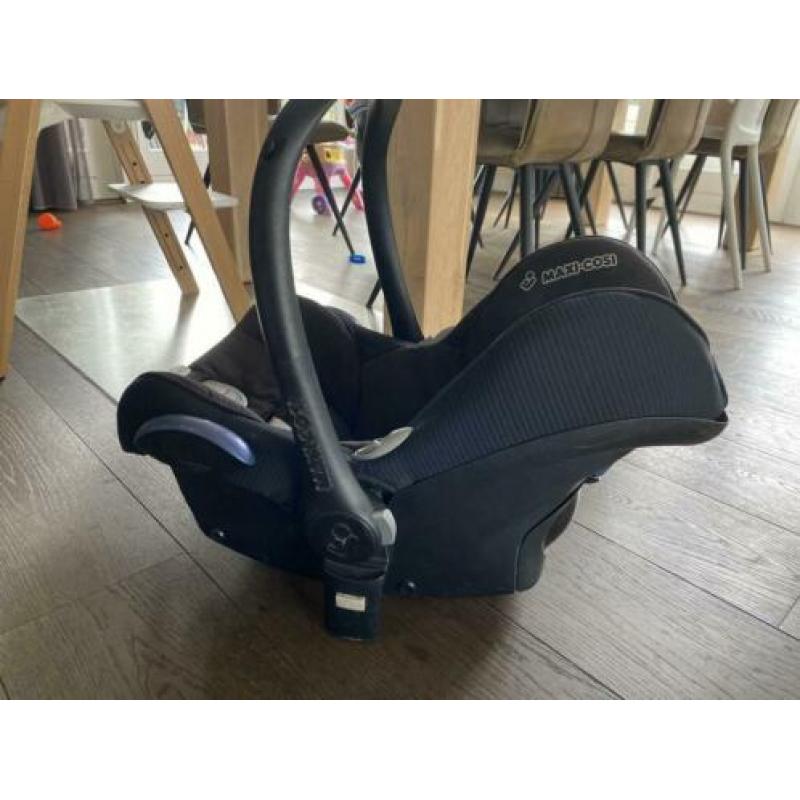 Maxi cosi cabriofix inclusief verkleiner en voetenzak