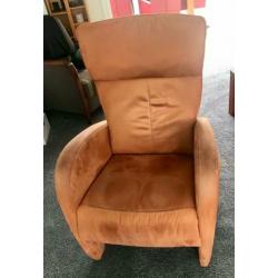 Twee relax fauteuils large en medium