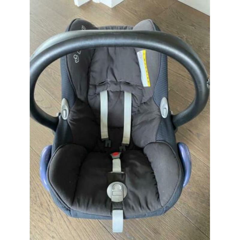 Maxi cosi cabriofix inclusief verkleiner en voetenzak