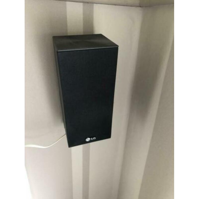 LG speaker set