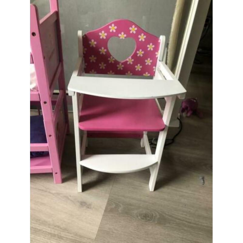 Houten poppenserie met stoel
