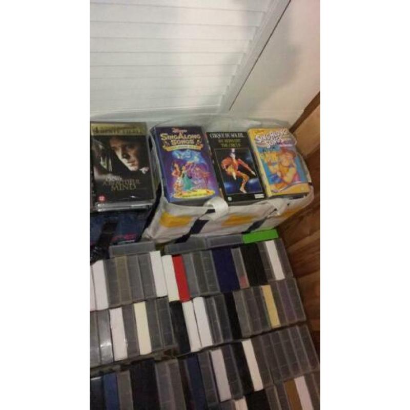 Ruim 250 videobanden