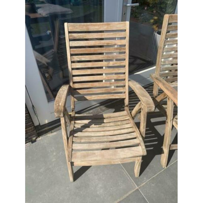 Twee teak inklapbare stoelen goede staat drie standen