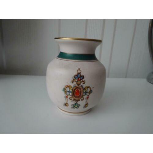 Een Vaasje van Flora Gouda Holland.
