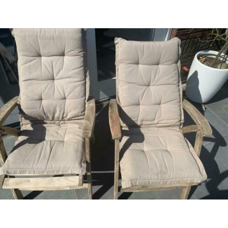 Twee teak inklapbare stoelen goede staat drie standen