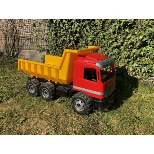Grote Mercedes kipper 60m