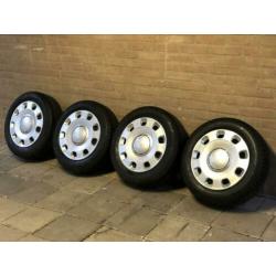 Originele Fiat 500 velgen met zeer goede Goodyear banden