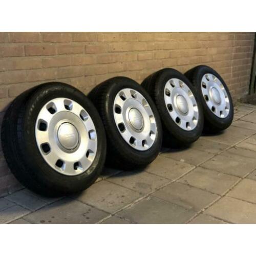 Originele Fiat 500 velgen met zeer goede Goodyear banden