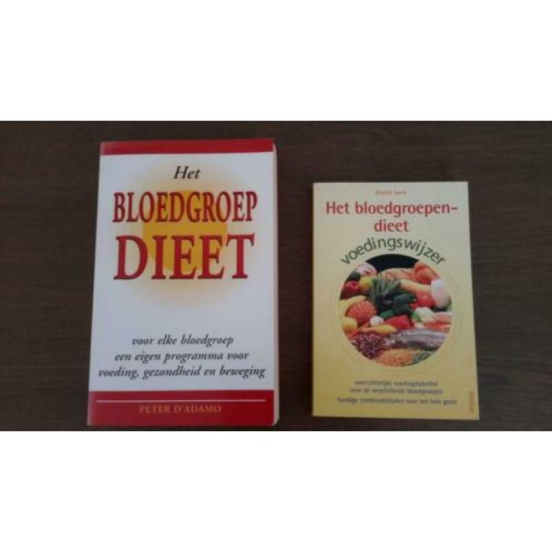 HET BLOEDGROEPEN DIEET (boek) en - -VOEDINGSWIJZER (boek)