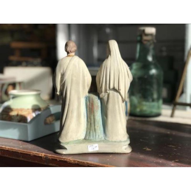Religieus beeld maria jezus kerst antiek steen kruis goud