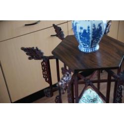 Chinese tafel Bloemtafel chinees siertafel drakenmotief.