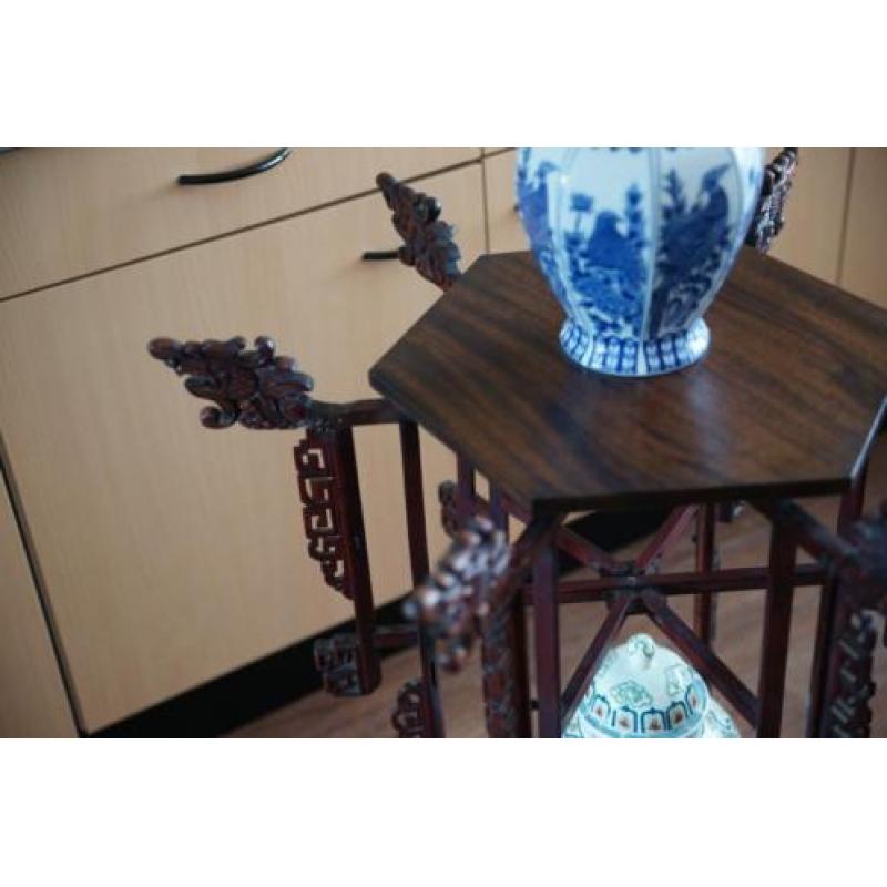 Chinese tafel Bloemtafel chinees siertafel drakenmotief.