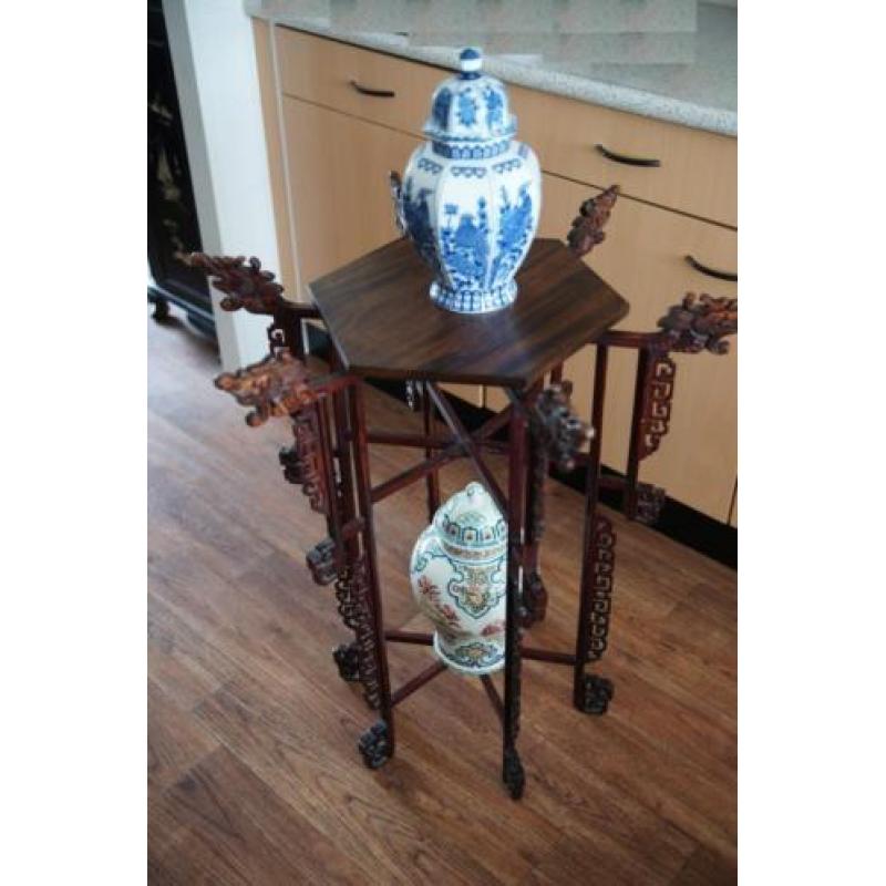 Chinese tafel Bloemtafel chinees siertafel drakenmotief.