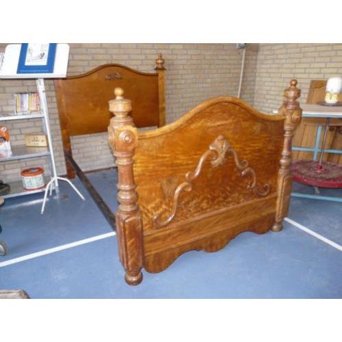 Romantisch antiek massief houten bed logeerbed 1/2 personen