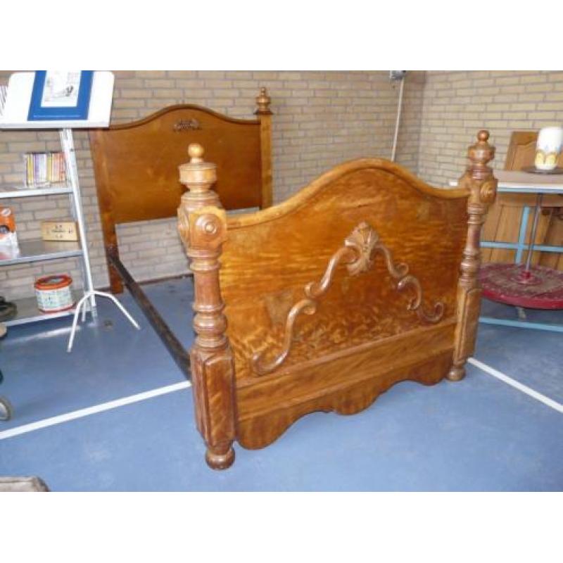 Romantisch antiek massief houten bed logeerbed 1/2 personen