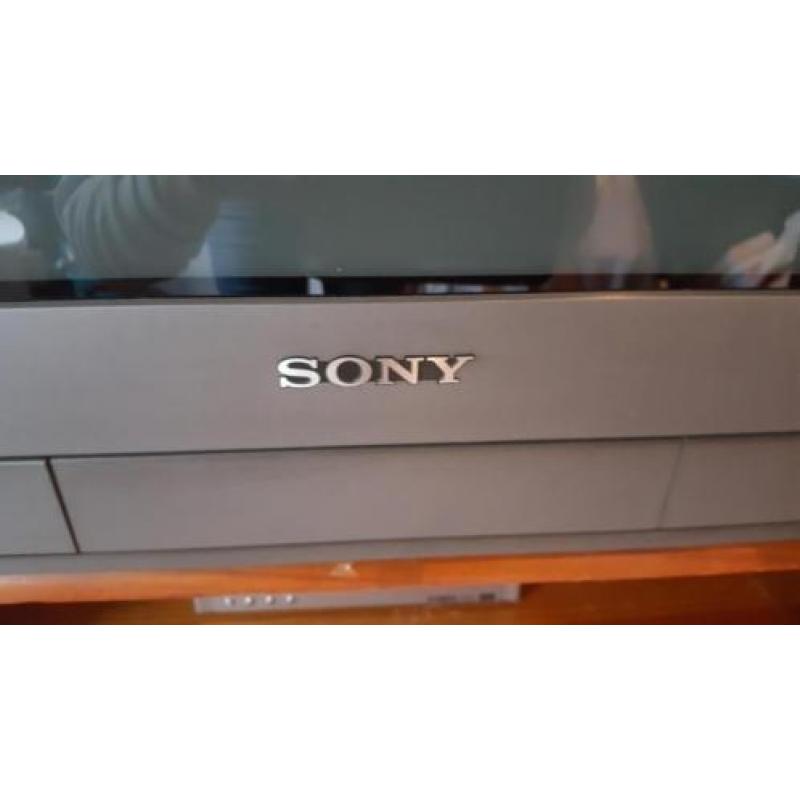 TV Sony met bijbehorende kast