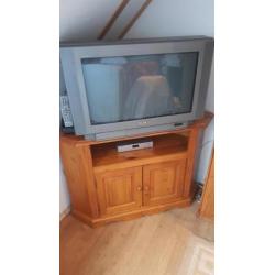 TV Sony met bijbehorende kast