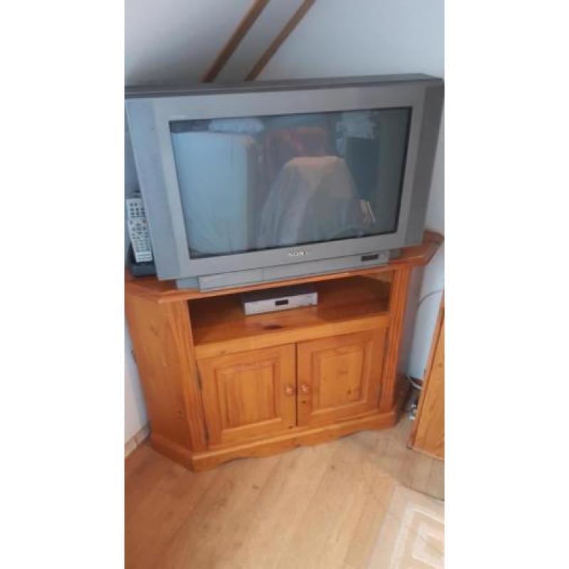TV Sony met bijbehorende kast