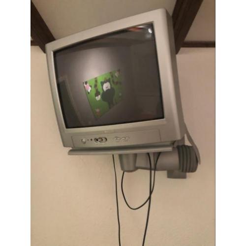 Nette philips tv 44cm met muurbeugel