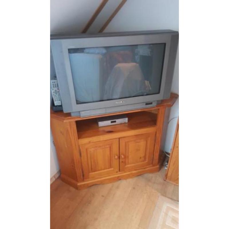 TV Sony met bijbehorende kast