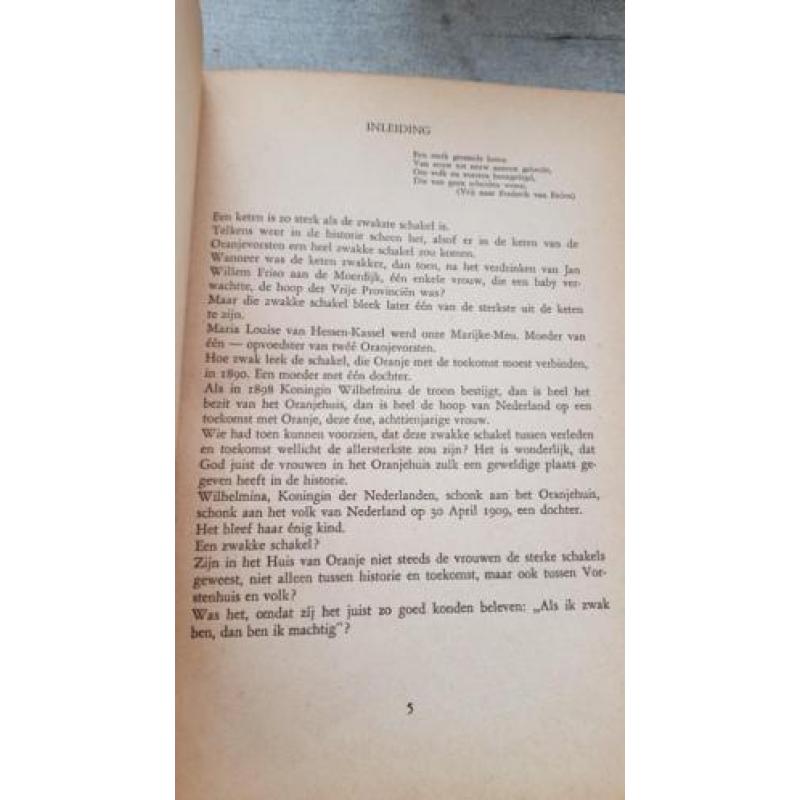 Onze jonge koningin thuis (Juliana) prachtig boek