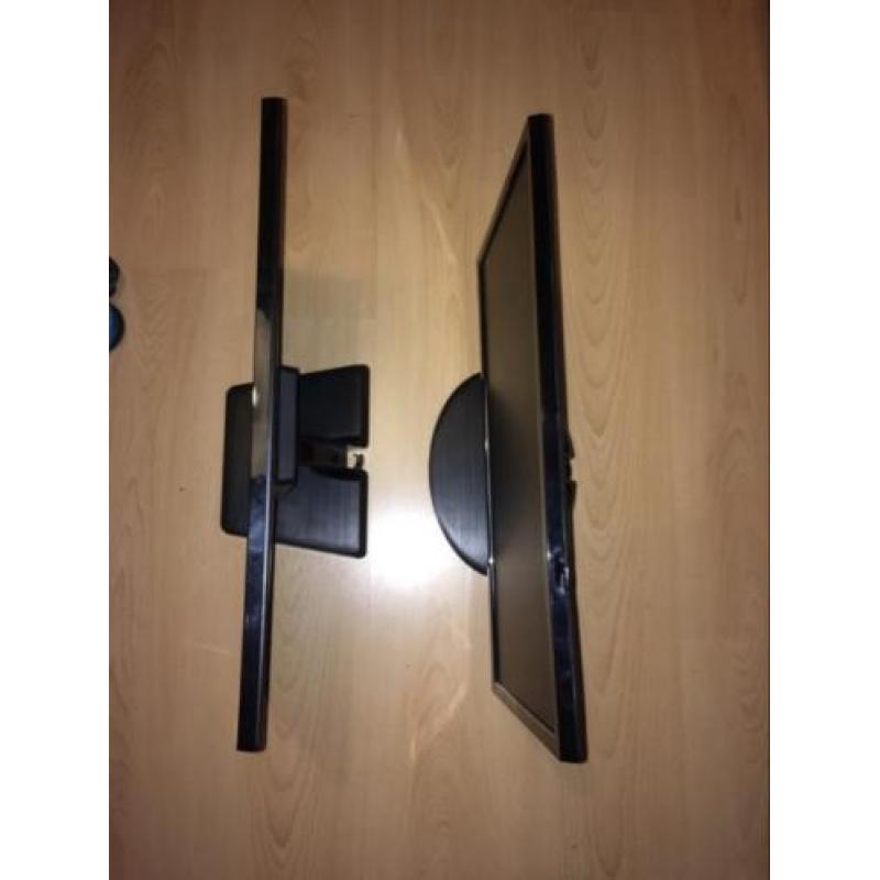 2 LG Beeldschermen