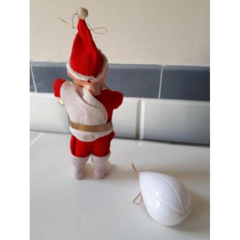 Oude kerst; kerstman en kerstbal met kerstmannetje