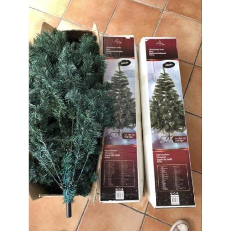 Partij kunst Kerstbomen nieuw. 2 maten. 7 stuks