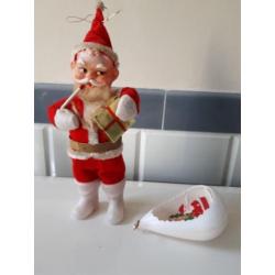 Oude kerst; kerstman en kerstbal met kerstmannetje