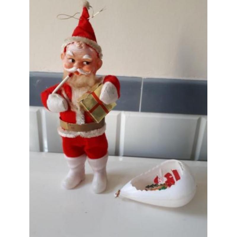 Oude kerst; kerstman en kerstbal met kerstmannetje